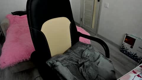 Snapshot of molly_sweetbaby chatting on September 27, 2025, 2:11 pm Ill tell you when were private online show from September 27, 2025, 2:11 pm