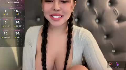 Snapshot of mollysky_smith chatting on October 31, 2025, 4:57 am molly online show from October 31, 2025, 4:57 am