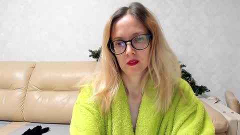 Snapshot of mollystory chatting on January 17, 2025, 9:17 am AngelMomm online show from January 17, 2025, 9:17 am