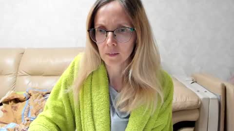 Snapshot of mollystory chatting on February 10, 2025, 4:14 pm AngelMomm online show from February 10, 2025, 4:14 pm