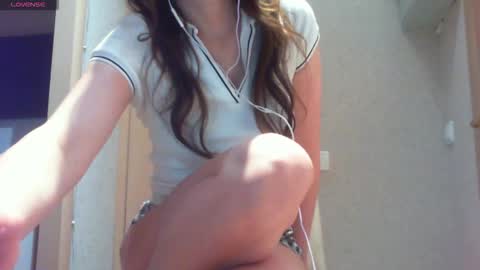 Snapshot of momentbeforedown chatting on October 18, 2025, 4:04 am Hailey online show from October 18, 2025, 4:04 am