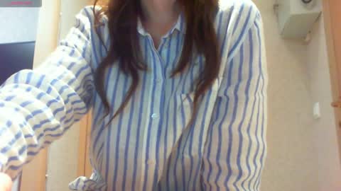 Snapshot of momentbeforedown chatting on November 2, 2025, 5:15 pm Hailey online show from November 2, 2025, 5:15 pm