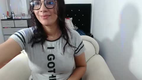 Snapshot of mommy_sexy2 chatting on December 28, 2024, 4:41 am zarai online show from December 28, 2024, 4:41 am
