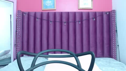 Snapshot of mommyissuess_ chatting on February 15, 2025, 6:02 am Daphne  online show from February 15, 2025, 6:02 am