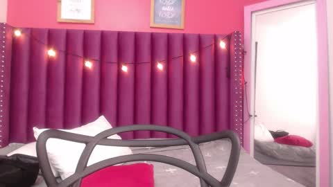 Snapshot of mommyissuess_ chatting on February 26, 2025, 9:42 am Daphne  online show from February 26, 2025, 9:42 am