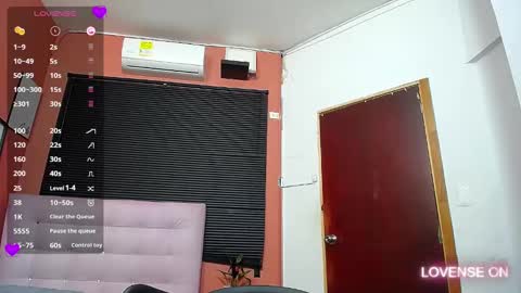 Snapshot of mommyissuess_ chatting on March 6, 2025, 1:48 am Daphne  online show from March 6, 2025, 1:48 am