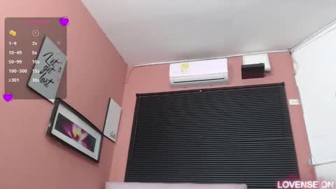 Snapshot of mommyissuess_ chatting on March 8, 2025, 7:42 pm Daphne  online show from March 8, 2025, 7:42 pm