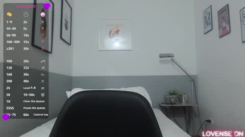 Snapshot of mommyissuess_ chatting on March 9, 2025, 10:19 pm Daphne  online show from March 9, 2025, 10:19 pm