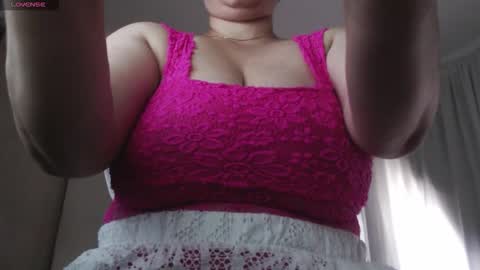 Snapshot of mommyissuess_ chatting on October 8, 2025, 12:14 pm Daphne  online show from October 8, 2025, 12:14 pm