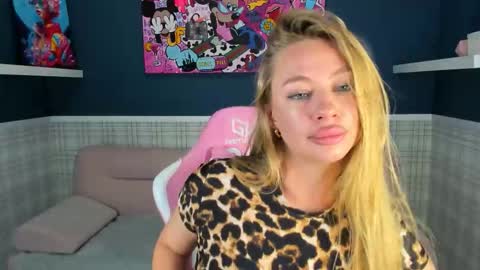 Snapshot of monica_rois chatting on November 13, 2025, 6:45 am Melissa online show from November 13, 2025, 6:45 am