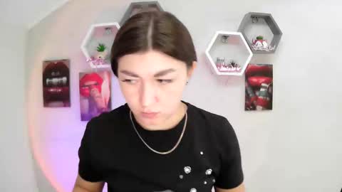 sweet girl and shine body online show from September 9, 2025, 6:35 am