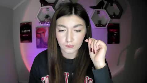 sweet girl and shine body online show from September 24, 2025, 7:01 am