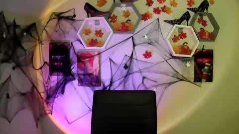 sweet girl and shine body online show from October 8, 2025, 10:13 am