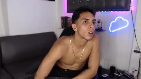 Snapshot of monkey_uchiha77 chatting on March 6, 2025, 3:45 pm simon dice online show from March 6, 2025, 3:45 pm