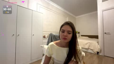 Fleyva online show from October 19, 2025, 4:24 am