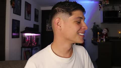 Snapshot of morgan_hiller chatting on December 15, 2024, 10:47 pm   online show from December 15, 2024, 10:47 pm