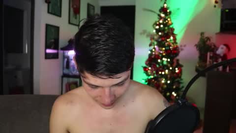 Snapshot of morgan_hiller chatting on December 18, 2024, 3:37 am   online show from December 18, 2024, 3:37 am