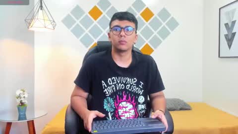 Snapshot of mou_fly chatting on October 3, 2025, 11:29 am Mou Fly online show from October 3, 2025, 11:29 am