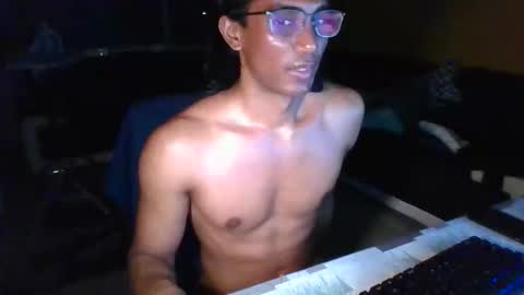 Snapshot of mozeyxxx chatting on November 10, 2025, 4:39 pm Mozey online show from November 10, 2025, 4:39 pm