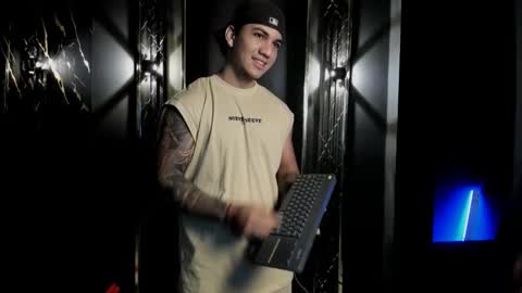 Snapshot of mr_maximo chatting on October 18, 2025, 4:59 am mr_maximo online show from October 18, 2025, 4:59 am