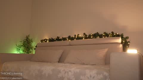 Snapshot of ms_seductive chatting on December 15, 2024, 3:20 pm Your M online show from December 15, 2024, 3:20 pm