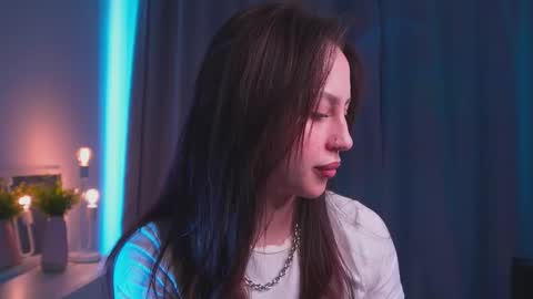 Snapshot of multifruiti chatting on September 19, 2025, 5:53 am Kira online show from September 19, 2025, 5:53 am