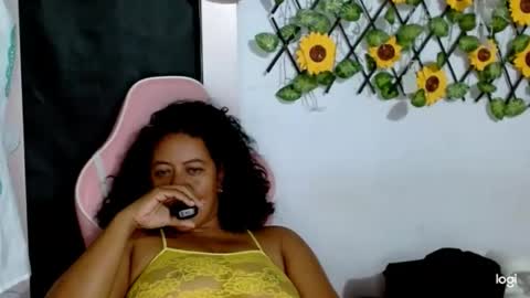 Snapshot of munecaoscura chatting on October 27, 2025, 5:33 am Mueca Oscura online show from October 27, 2025, 5:33 am