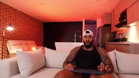 Snapshot of muscle_man19 chatting on October 11, 2025, 10:47 am Nick online show from October 11, 2025, 10:47 am