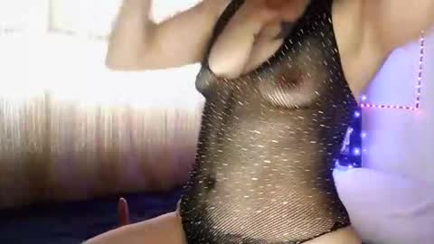 Snapshot of muscle_mommyy chatting on September 18, 2025, 11:56 am arami online show from September 18, 2025, 11:56 am