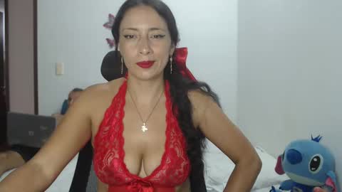 Snapshot of myc_sw_couple chatting on December 5, 2024, 9:17 pm mary and charlie online show from December 5, 2024, 9:17 pm