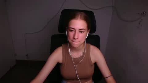 Snapshot of mysticemeli chatting on September 10, 2025, 5:35 pm Emelie online show from September 10, 2025, 5:35 pm