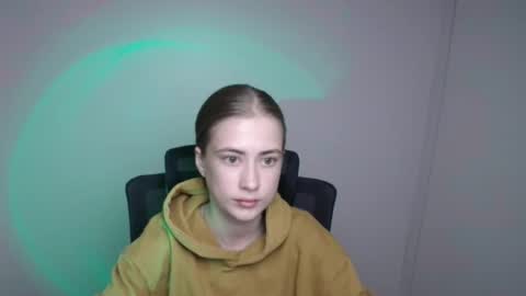 Snapshot of mysticemeli chatting on September 14, 2025, 5:06 am Emelie online show from September 14, 2025, 5:06 am