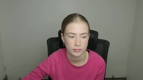 Snapshot of mysticemeli chatting on September 19, 2025, 5:31 am Emelie online show from September 19, 2025, 5:31 am