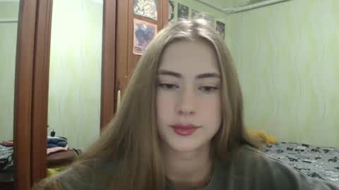 Snapshot of mysticemeli chatting on October 7, 2025, 6:49 pm Emelie online show from October 7, 2025, 6:49 pm