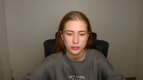 Snapshot of mysticemeli chatting on October 21, 2025, 11:22 am Emelie online show from October 21, 2025, 11:22 am