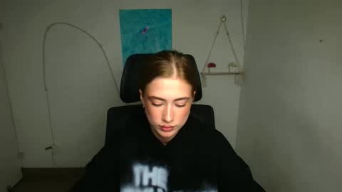 Snapshot of mysticemeli chatting on October 28, 2025, 12:30 pm Emelie online show from October 28, 2025, 12:30 pm