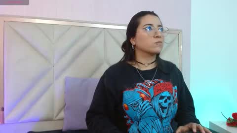 Snapshot of naanaky_tay chatting on September 14, 2025, 12:04 pm TARA online show from September 14, 2025, 12:04 pm