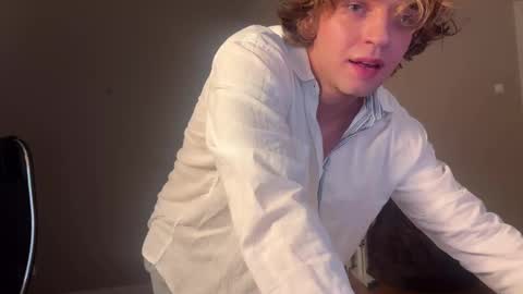 Snapshot of namiraaxel chatting on December 20, 2024, 8:12 pm Georges online show from December 20, 2024, 8:12 pm