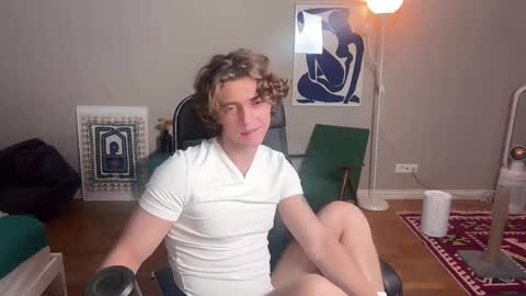 Snapshot of namiraaxel chatting on January 17, 2025, 7:49 pm Georges online show from January 17, 2025, 7:49 pm