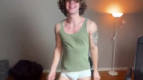 Snapshot of namiraaxel chatting on March 4, 2025, 8:05 pm Georges online show from March 4, 2025, 8:05 pm