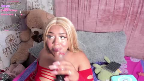 Snapshot of naomyfoxx1 chatting on February 8, 2025, 5:18 am Naomyfoxx online show from February 8, 2025, 5:18 am