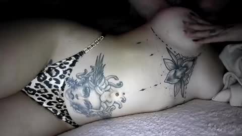 Snapshot of naomyt chatting on September 28, 2025, 11:32 pm ninati online show from September 28, 2025, 11:32 pm