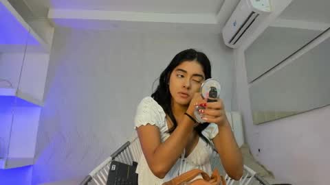 Naty  online show from September 29, 2025, 12:21 pm