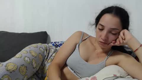 Snapshot of natalie_mia chatting on September 29, 2025, 1:00 am Miia online show from September 29, 2025, 1:00 am