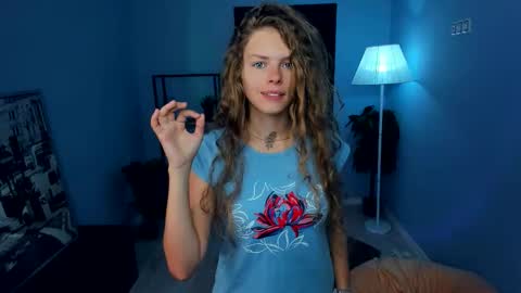 Snapshot of nataly_hello chatting on September 17, 2025, 5:09 am Natalie online show from September 17, 2025, 5:09 am