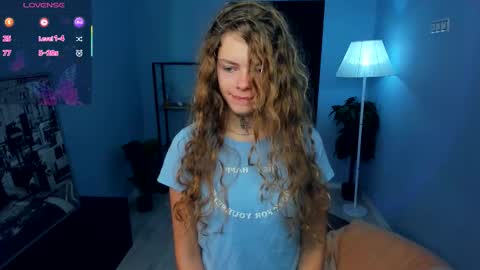 Snapshot of nataly_hello chatting on September 28, 2025, 5:13 am Natalie online show from September 28, 2025, 5:13 am