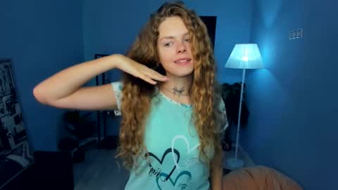 Snapshot of nataly_hello chatting on October 19, 2025, 5:08 am Natalie online show from October 19, 2025, 5:08 am