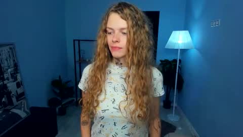 Snapshot of nataly_hello chatting on October 22, 2025, 5:30 am Natalie online show from October 22, 2025, 5:30 am