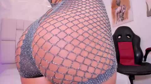 Snapshot of natasha_smith09 chatting on March 5, 2025, 9:05 am Natasha Smith online show from March 5, 2025, 9:05 am