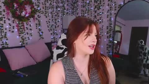 Snapshot of naughty_bella99 chatting on March 9, 2025, 4:33 pm bella online show from March 9, 2025, 4:33 pm